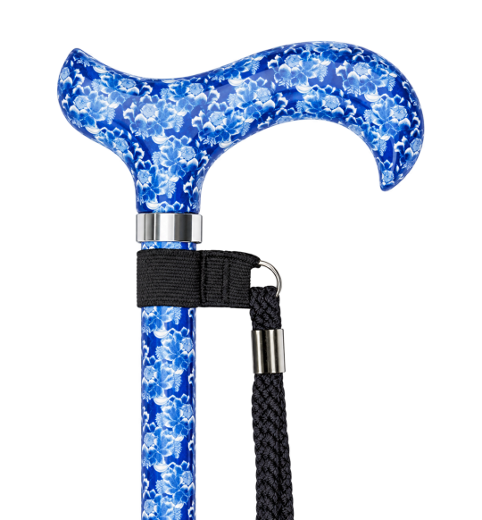 Bastone blu a fiori con manico Derby e cinturino su fondo trasparente