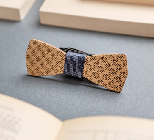 dettagli papillon in legno