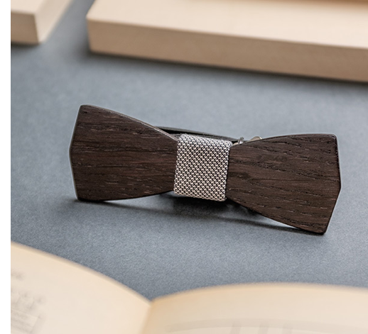 papillon in legno nero